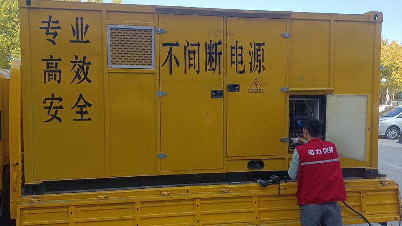 大厂柴油发电机组和UPS电源配合使用时，如何避免切换过程中的电力中断？